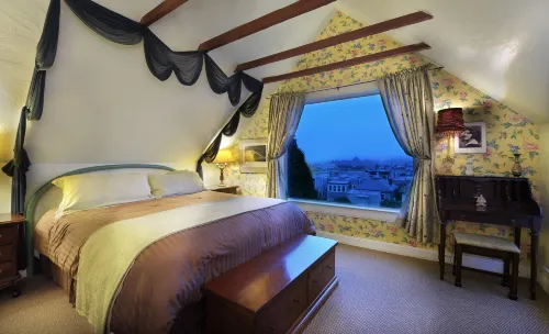 Noe's Nest Bed and Breakfast - Bed and Breakfasts