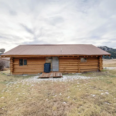 Yellowstone Cabin Getaway Near National Park