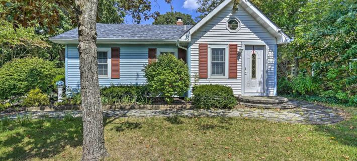 Dog-Friendly Waretown Home w/ Furnished Deck! Hotels in Ocean County