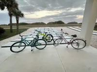 Beachfront Luxury, New, Modern Oceanview Retreat! Hoteles en Flagler Beach