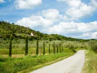 Elegant 2-Bedroom Holiday Home in Tuscan.