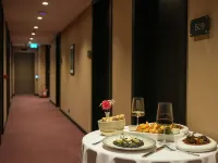 普裡什蒂納市美居飯店