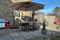 Farmhouse - Sleeps 6 - Near Alton Towers Peak Dist