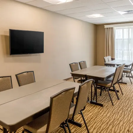 Comfort Inn & Suites Amish Country