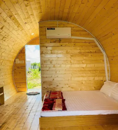 NGƯỜI GIỮ RỪNG Homestay Отели в г. Giong Trom District