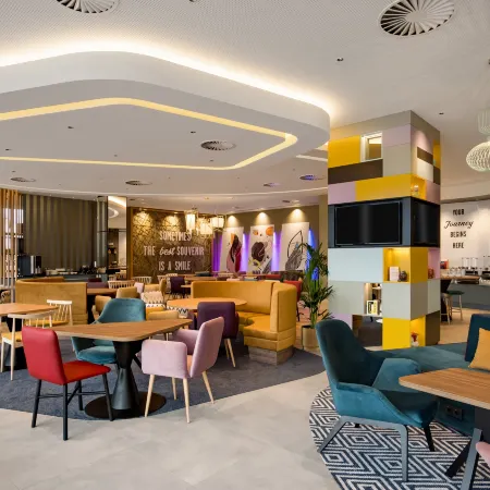Hampton by Hilton Riga Airport Отели рядом с достопримечательностью «Золитуде»