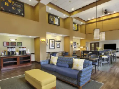 แฮมป์ตัน อินน์แอนด์สวีทส์ เมอร์เรย์ โรงแรมในเมอร์เรย์