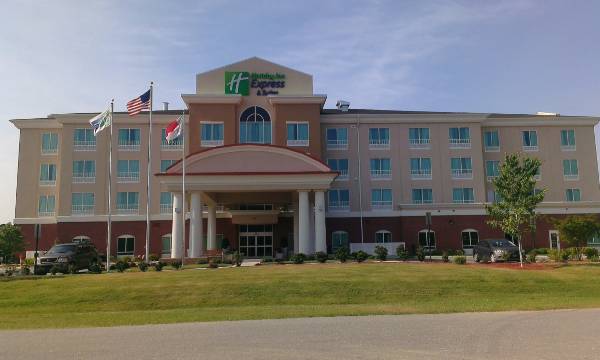 Holiday Inn Exp and Stes Smith