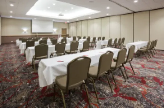 Holiday Inn Express & Suites Willmar by IHG