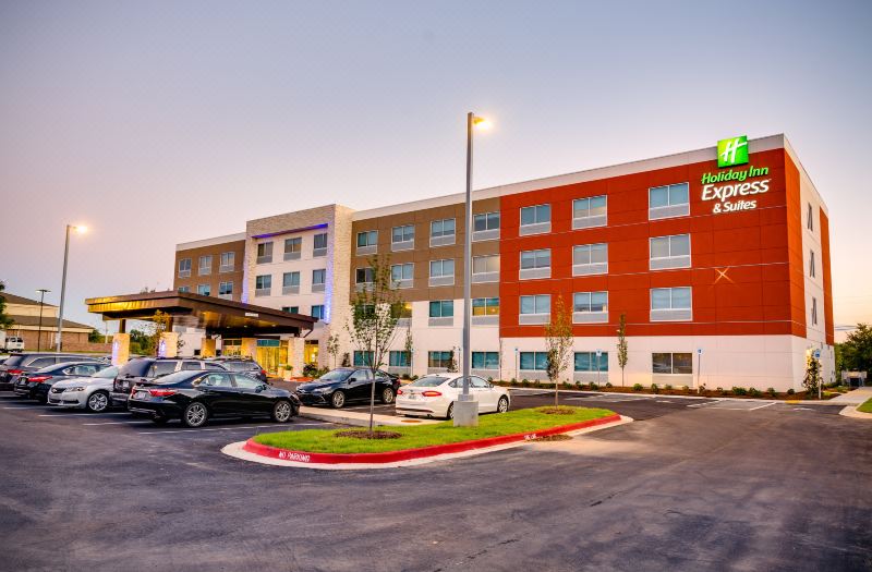 Holiday Inn Express & Suites Russellville by IHG