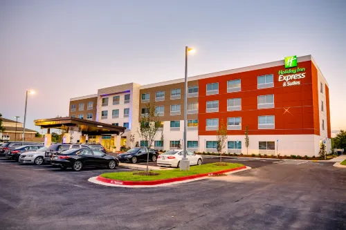 Holiday Inn Express & Suites RUSSELLVILLE by IHG