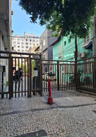 Pousada Fullano _ Entre Copacabana e Ipanema – Suítes Privativas Confortáveis! Отели рядом с достопримечательностью «Parque Lage»