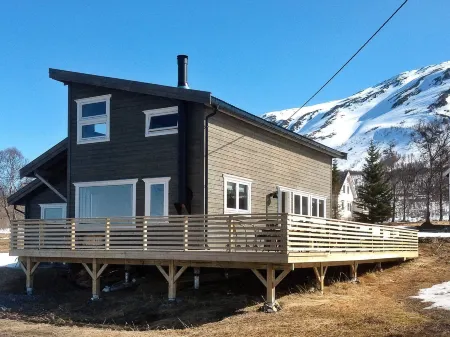 6 Person Holiday Home in Nord Lenangen