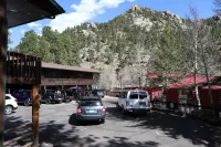 Nicky's Resort - parking