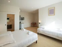 Gab House Hotels in Bron