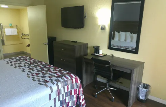 漢普頓紅屋頂酒店