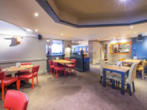 Oldham (Broadway) Hotels in Chadderton