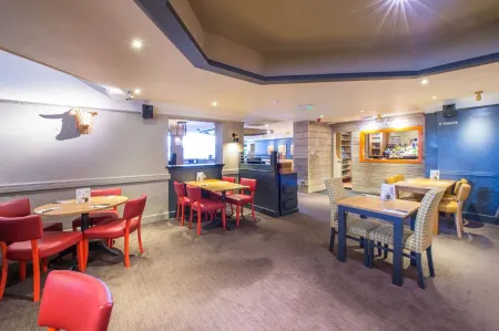 Oldham (Broadway) Отели в г. Олдем