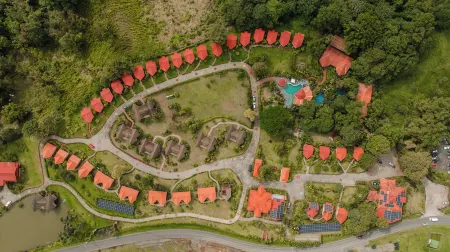 Montaña de Fuego Mountain Resort & Spa Отели рядом с достопримечательностью «Tabacon Hot Springs»