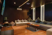 Magenta Hill View Villa 6 Bedrooms with a Private Swimming Pool and Movie Room