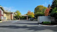 Quality Inn & Suites Wilsonville - parking
