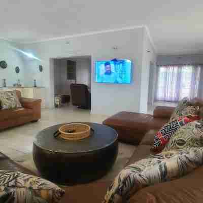 Charming 3 bedroom guesthouse - 2300 Rooms