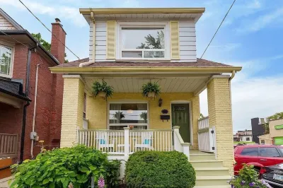 Modern Upper Beaches Home - 2Min from Subway Station - Cozy Home Away from Home Hotel a East York