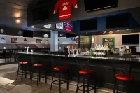 Ramada by Wyndham Saskatoon - bar