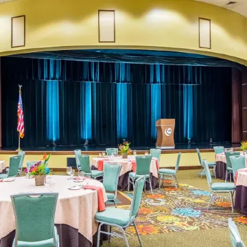 Oasis Hotel & Conv. Center, Ascend Hotel Collection