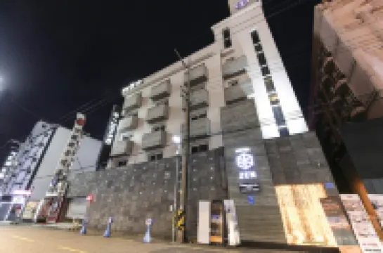 Hotel Zen فنادق في 