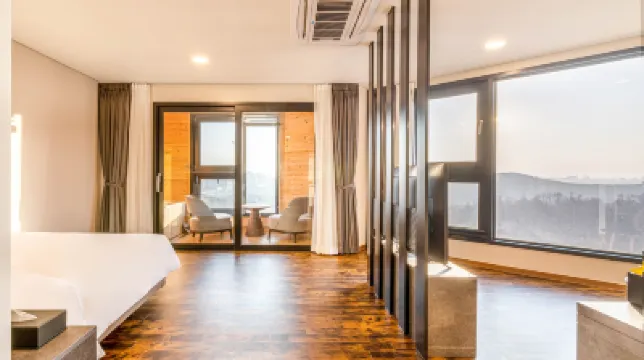 Urban-Est Hotel Hotels near West Five Royal Tombs, Goyang (Seooreung)