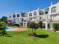 Relaxed Retreat With Pool - Swimmingpools