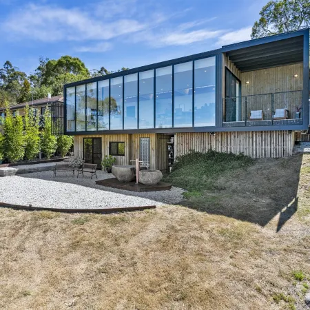 Stylish Home with Outdoor Area & Spectacular Views Отели в г. Сорелл