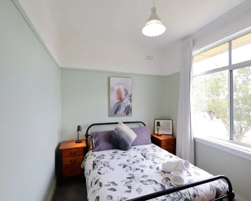 Cosy Sun-Filled Cottage Hotels in Tenterfield