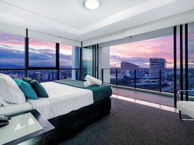 Broadbeach Skyline 3 Bedroom Retreat