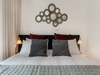 Comfy Studio with Shared Backyard near Racecourse - Apartments