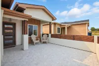 Brand New Cool Comfy Lawrence Retreat 3 Bedroom Duplex