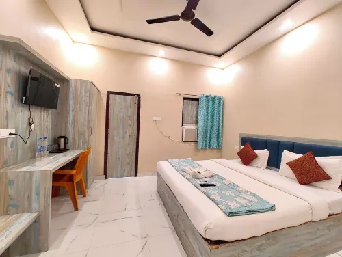 Hotel Vrrinda Homestay Varanasi - 2-Star