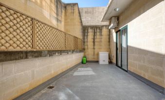 Relaxing Xaghra Apartment With BBQ Amenities