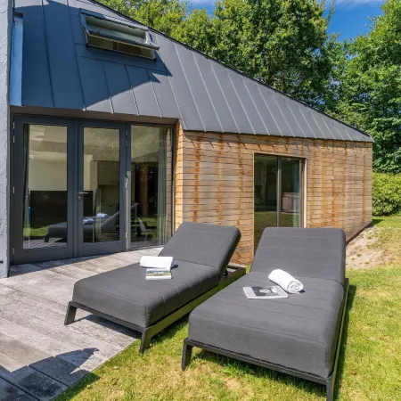 Charming 8-person Villa With hot tub Near the Forest