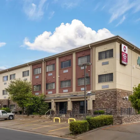 Best Western Plus Shamrock Inn Suites