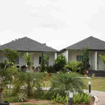 Q Mango Resort Hotel Exterior