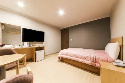 Gangneung Tower Motel โรงแรมใน