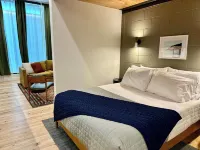 Loft 304 Thewilliam Earthy Modern Atrium Glow Hotels near McWane Center