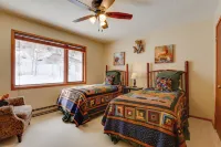 Eclectic Eagle-Vail Condo 2 Miles to Beaver Creek