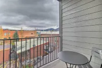 Sleek Columbia Falls Condo Centrally Located! - Huoneistot