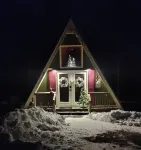 Wintery Cabin-Berkshires! Dog-Friendly. Hike/Ski Appalachian Tr. Walk to Lake!