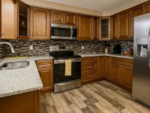 Modern Peaceful Getaway•9 Min to Beach•Fast Wi-Fi Hotels in Holiday