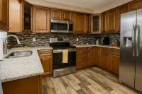 Modern Peaceful Getaway•9 Min to Beach•Fast Wi-Fi