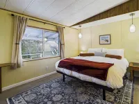 Explore Redwood National Park with Hot Tub, Wood Stove, and Fire Pit! Hotels in Orick